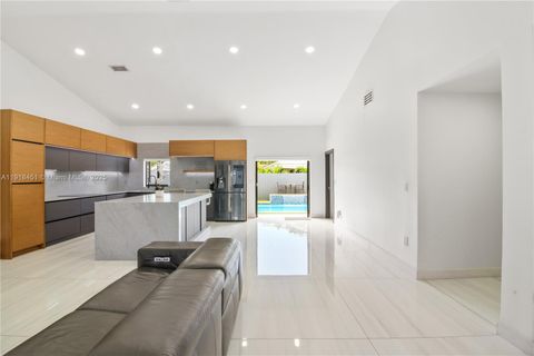 19494 NW 61st Ave Hialeah FL 33015