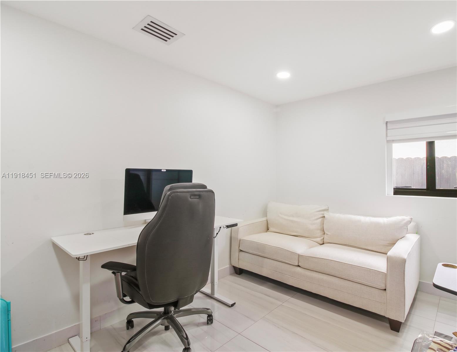 COUNTRY LAKE MANORS SEC 3 - Residential