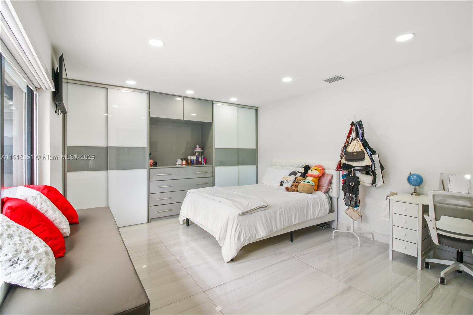 COUNTRY LAKE MANORS SEC 3 - Residential