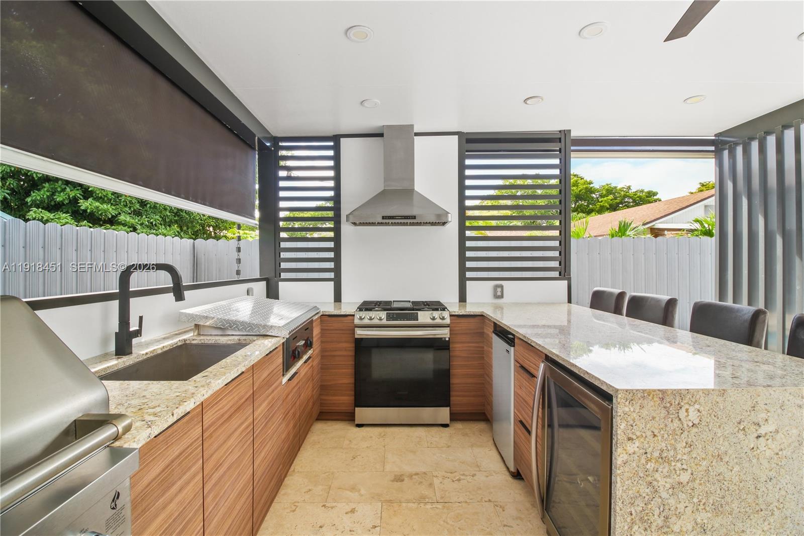 COUNTRY LAKE MANORS SEC 3 - Residential