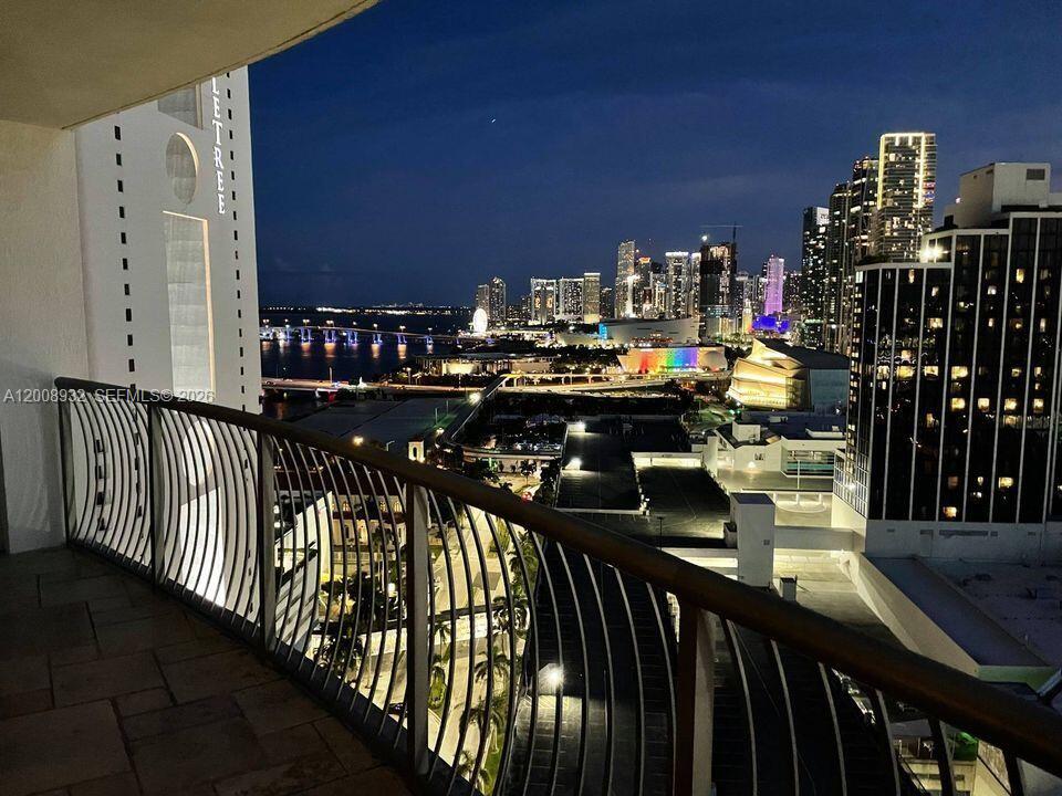1750 N Bayshore Dr 2514