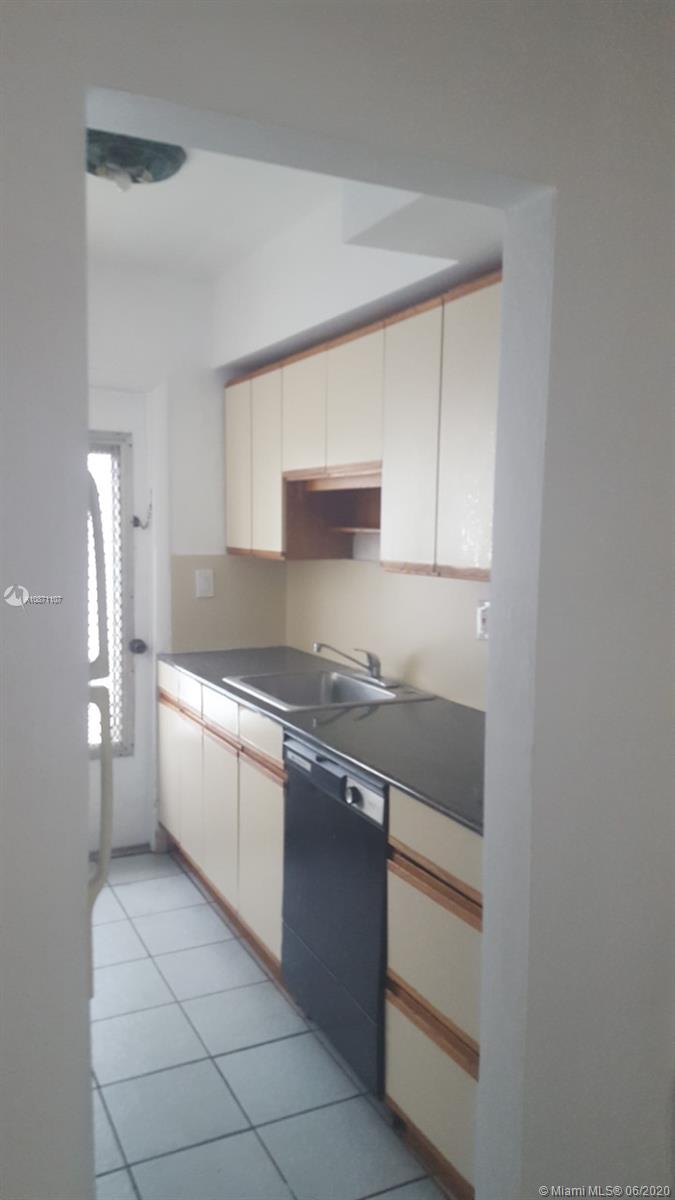 719 EUCLID APTS CONDOMINI - Residential Lease