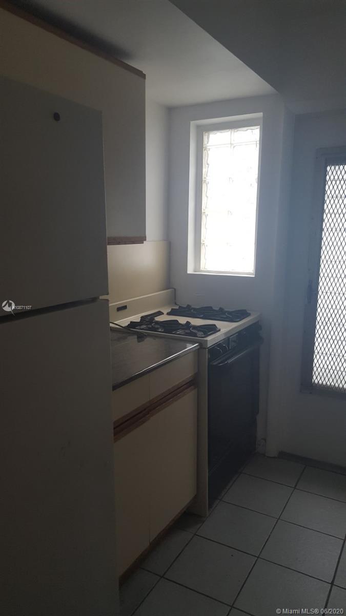 719 EUCLID APTS CONDOMINI - Residential Lease