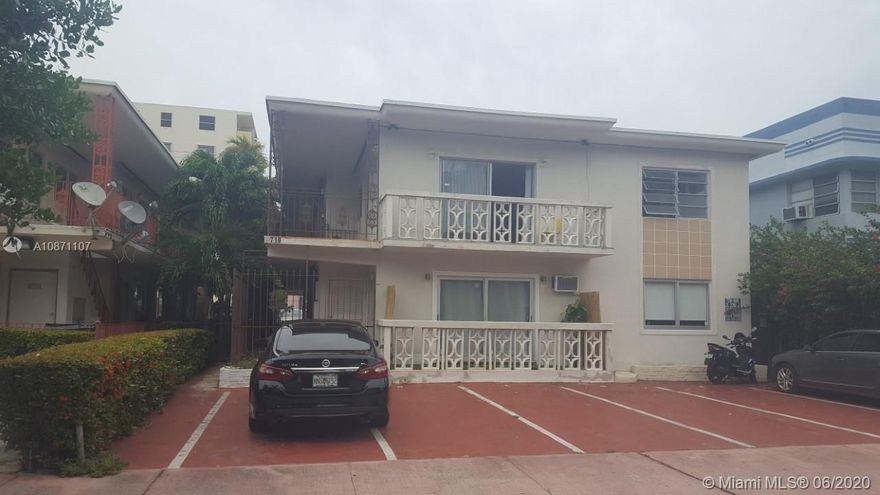 Big size Studio in the heart of SOBE, few blocks from the Ocean, shops, and all restaurants. Washer and dryer in bldg. It comes with One assigned parking space. The kitchen has its Dishwasher and the living room has a very comfortable and spacey walking closet. Little Balcony on the back. Pets are allowed under 20 lbs. Convenient walking distance to Publix Supermarket.