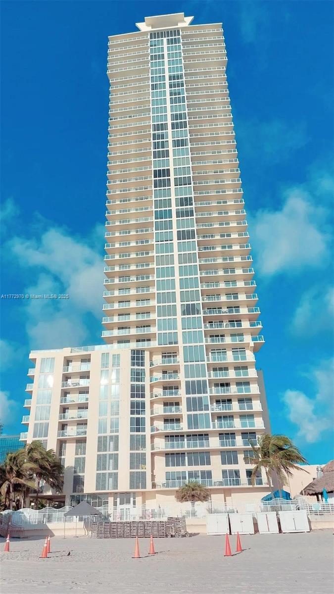 LA PERLA CONDO - Residential