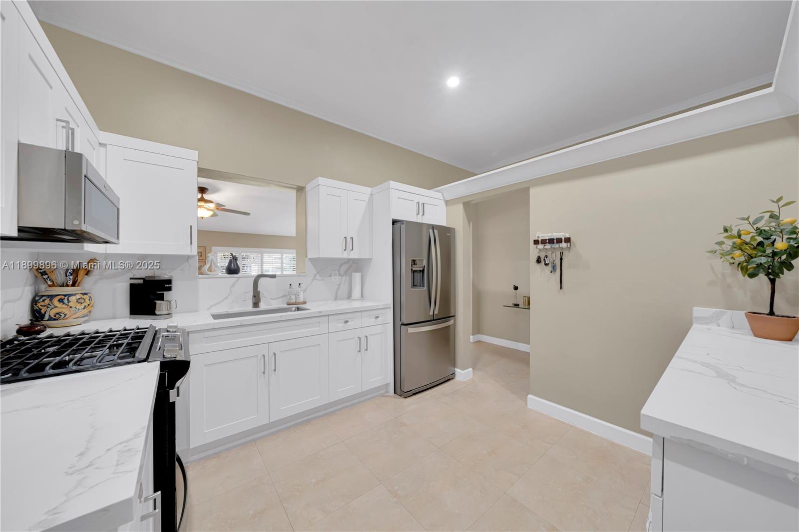 MIRACLE MANOR 4TH ADDN - Residential