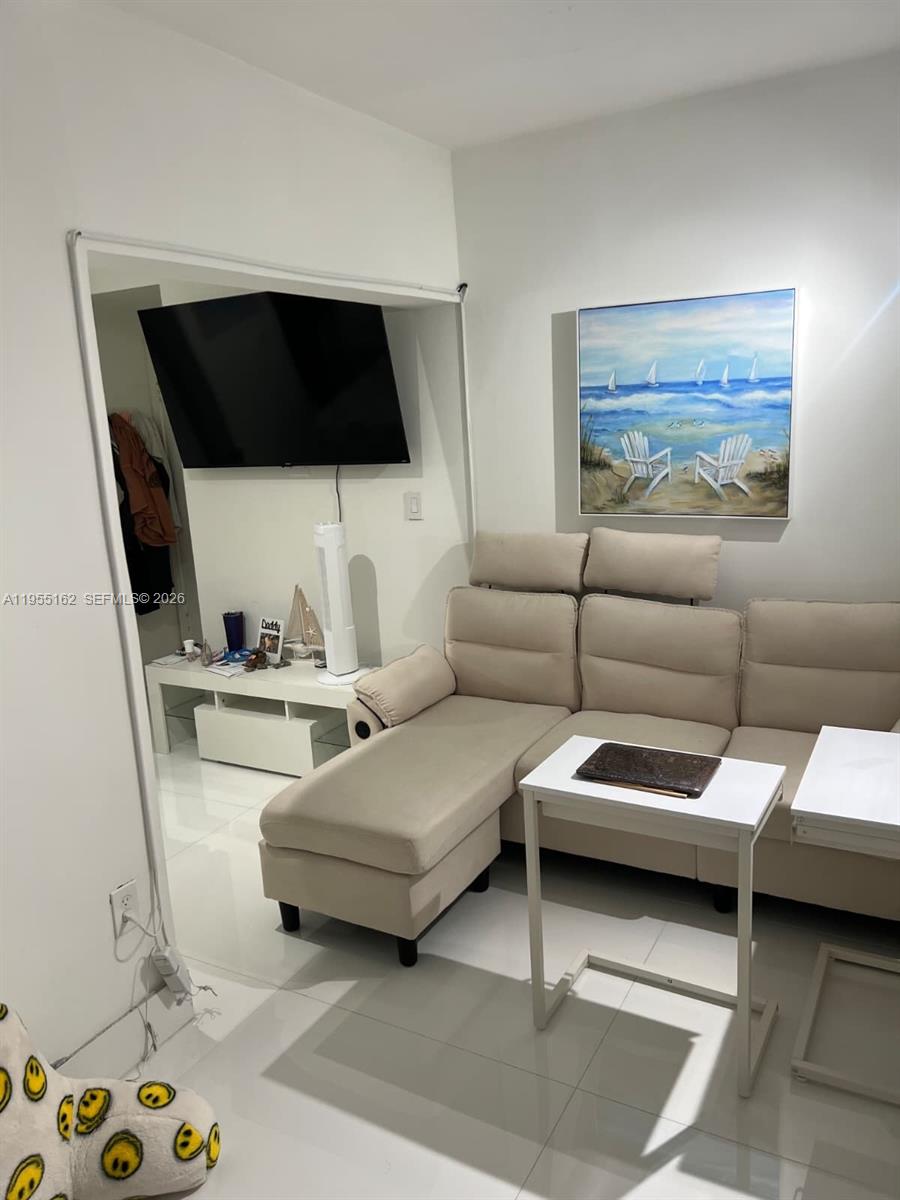 246 Poinciana Dr 504