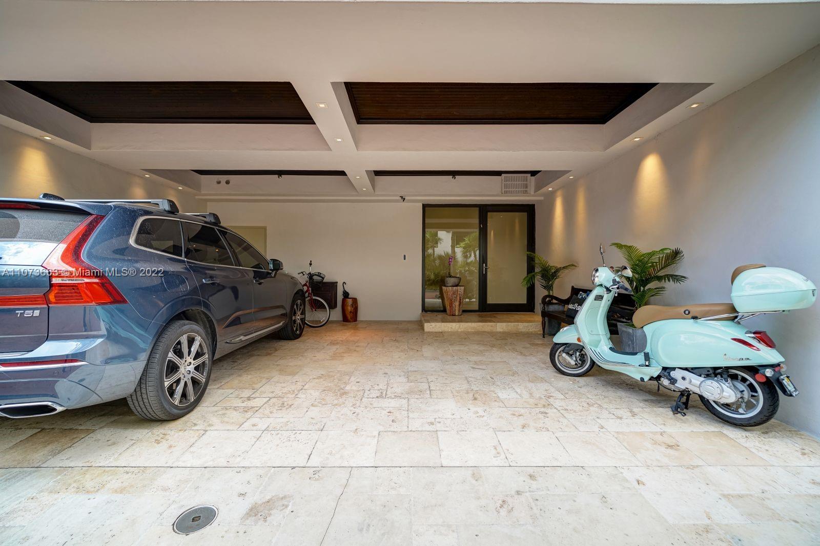 ONE THOUSAND VENETIAN WAY - Residential