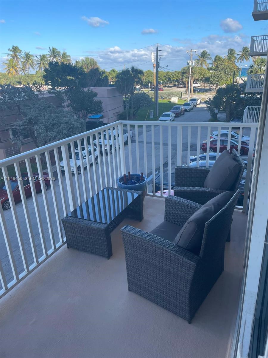 STRATFORD TOWERS CONDO - Residential