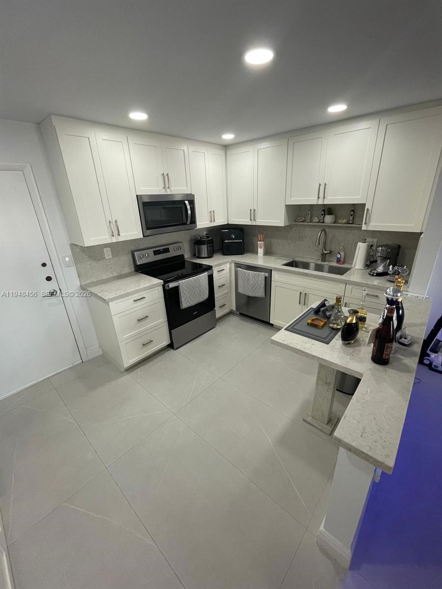 STRATFORD TOWERS CONDO - Residential