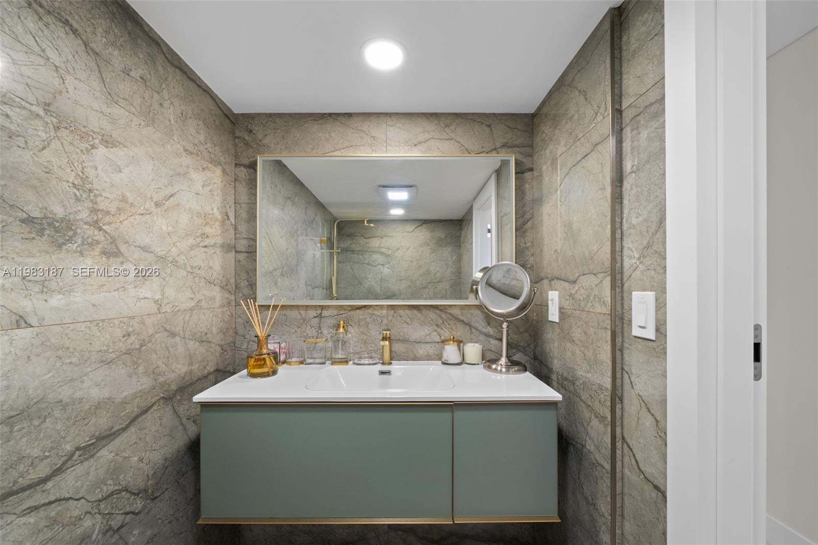 WINSTON TOWER 300 CONDO - Residential