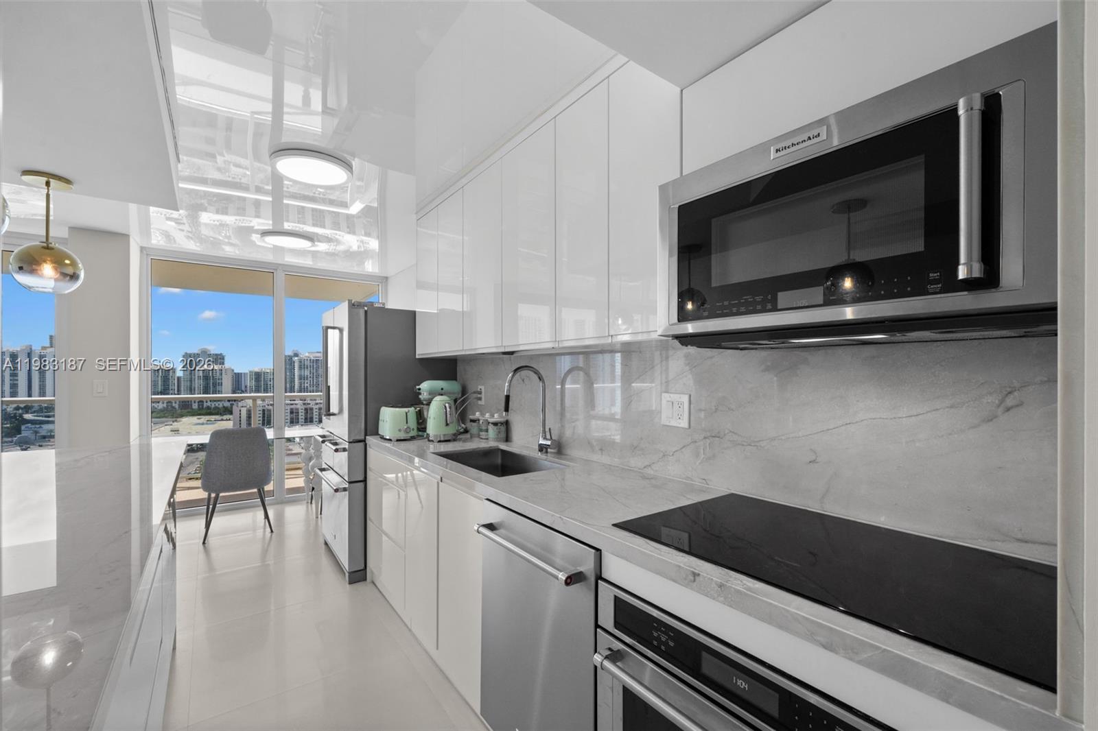 WINSTON TOWER 300 CONDO - Residential