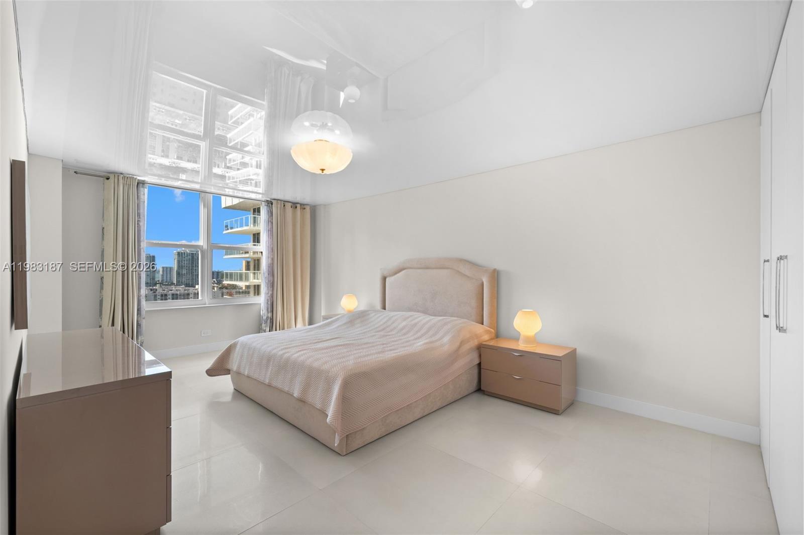 WINSTON TOWER 300 CONDO - Residential