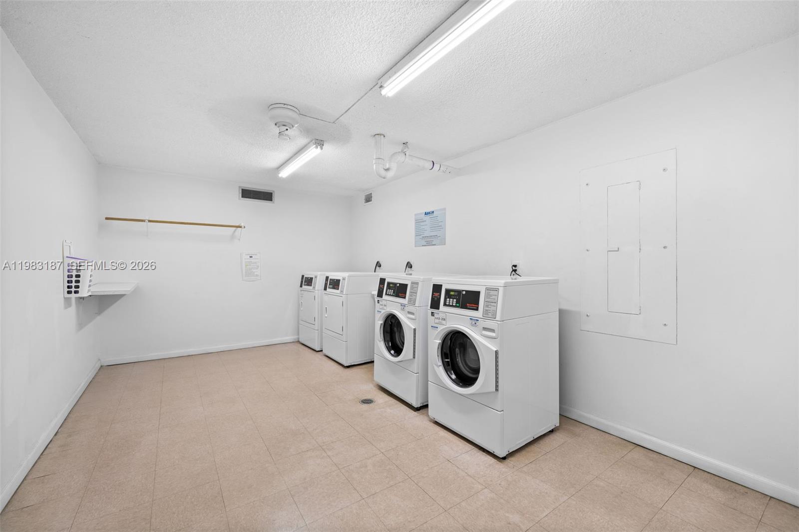 WINSTON TOWER 300 CONDO - Residential