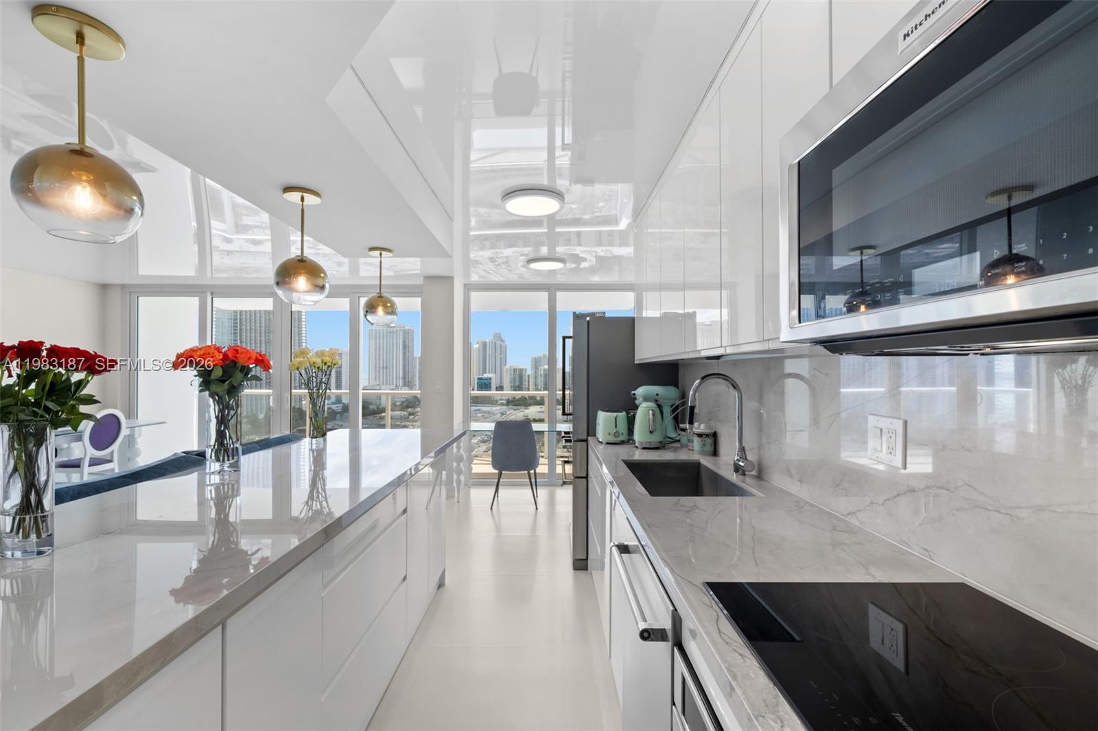 WINSTON TOWER 300 CONDO - Residential