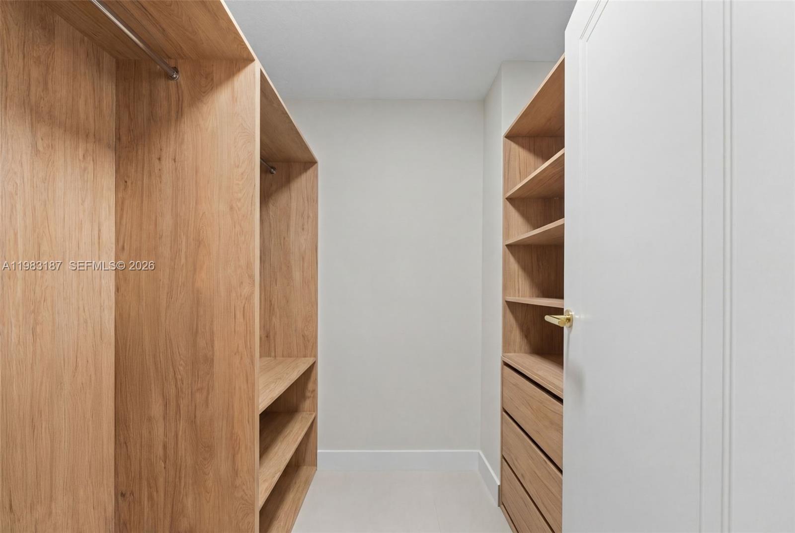 WINSTON TOWER 300 CONDO - Residential