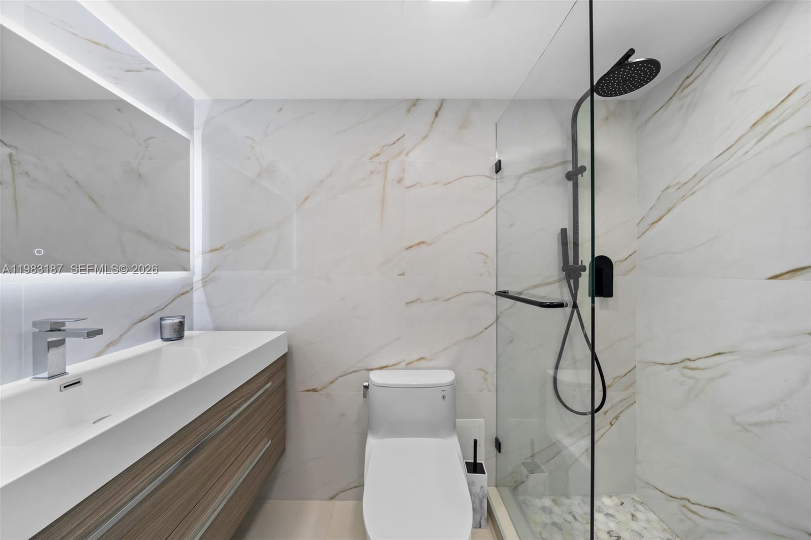 WINSTON TOWER 300 CONDO - Residential