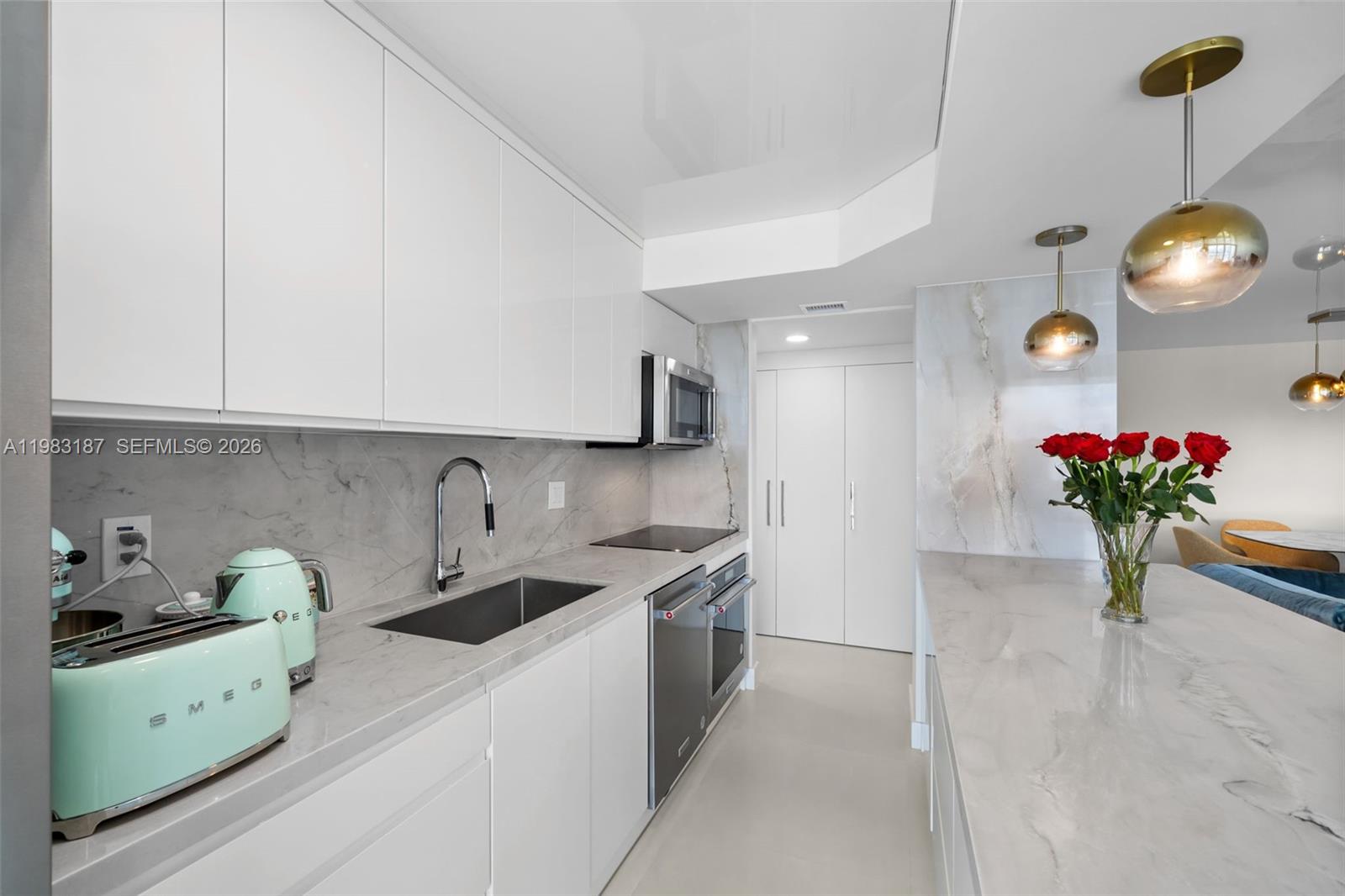 WINSTON TOWER 300 CONDO - Residential