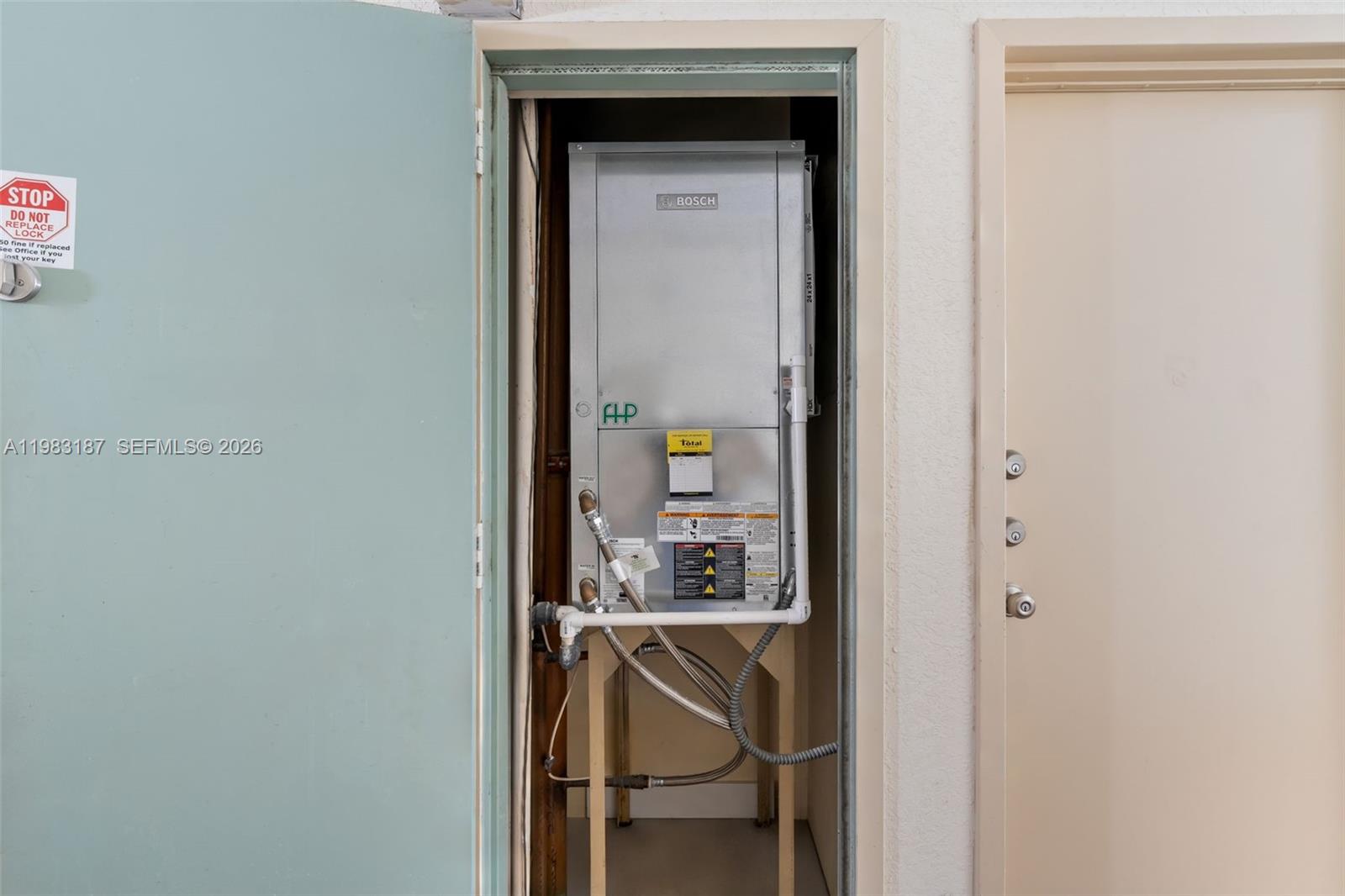 WINSTON TOWER 300 CONDO - Residential