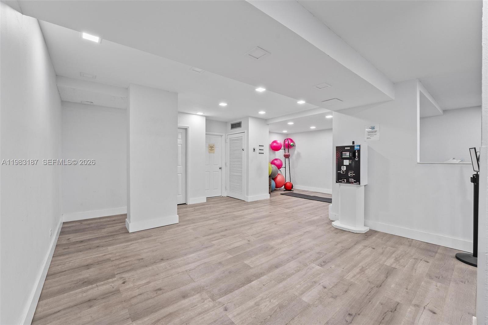 WINSTON TOWER 300 CONDO - Residential