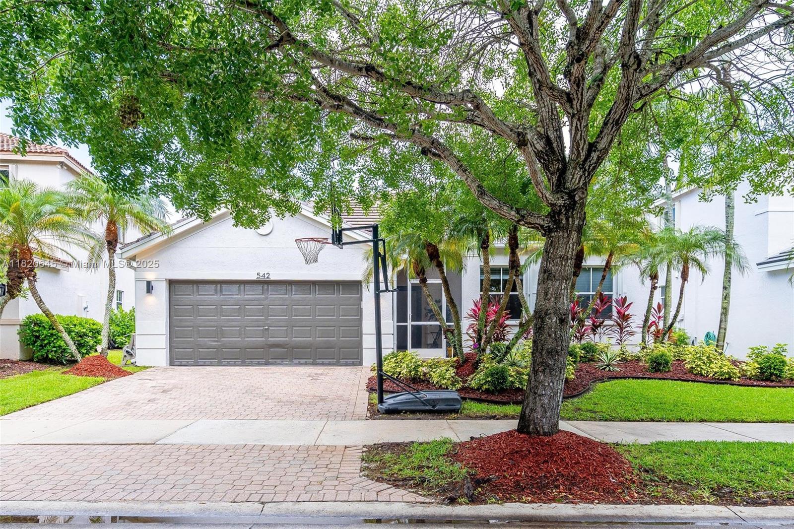 Property for Sale at 542 Penta Ct, Weston, Broward County, Florida - Bedrooms: 4 
Bathrooms: 2  - $800,000