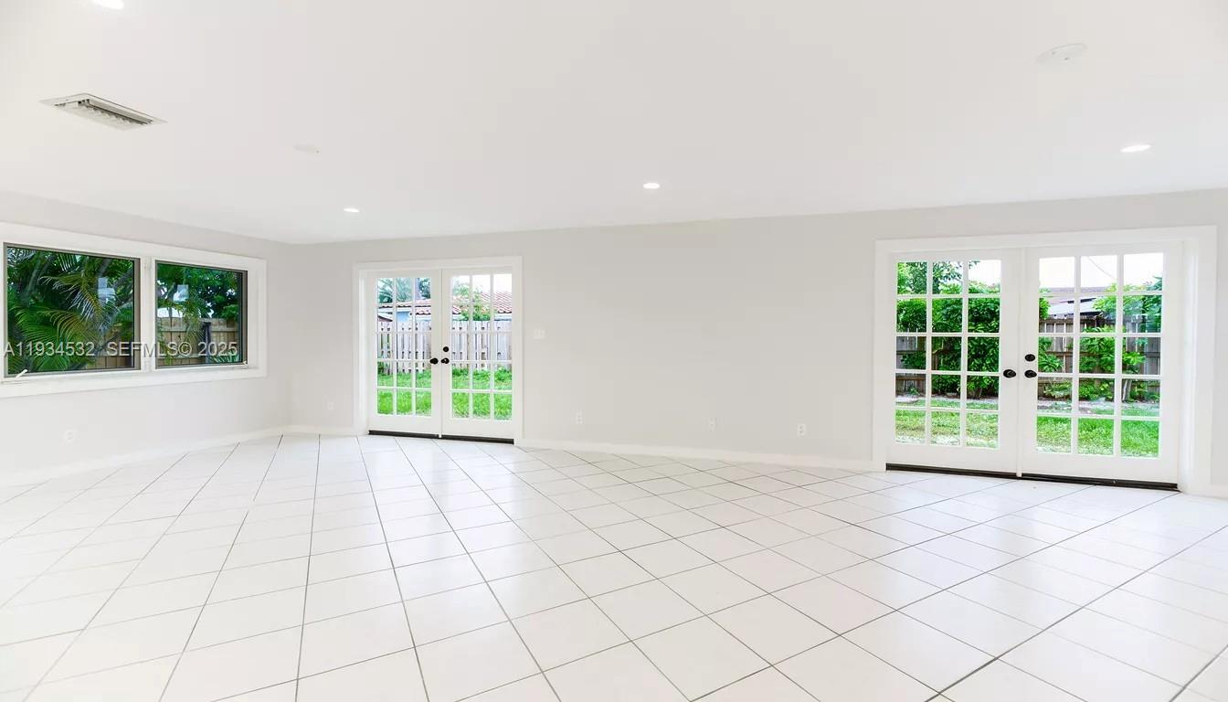 CORAL RIDGE ISLES - Residential