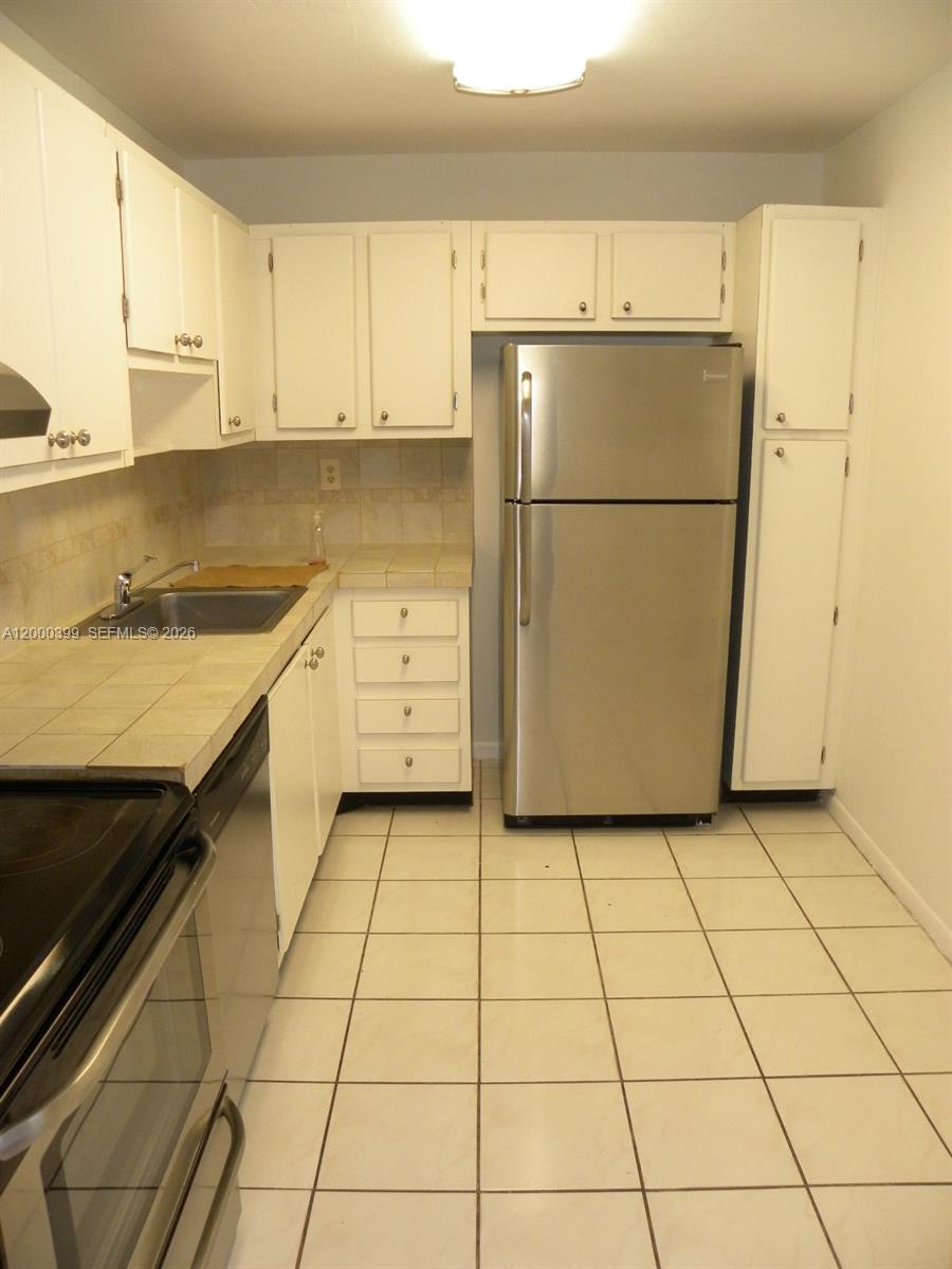 CONCORD VILLAGE CONDOMINI - Residential Lease