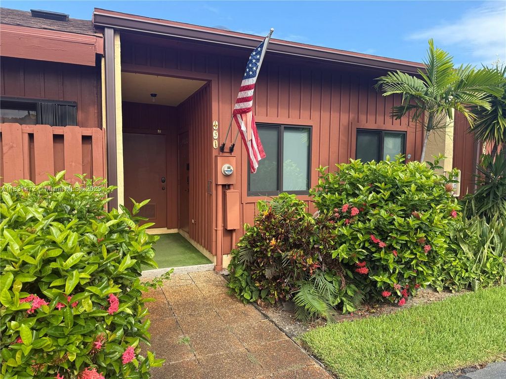 Photo of 431 SE 14th St, Dania Beach, FL 33004 (MLS # A11831472)