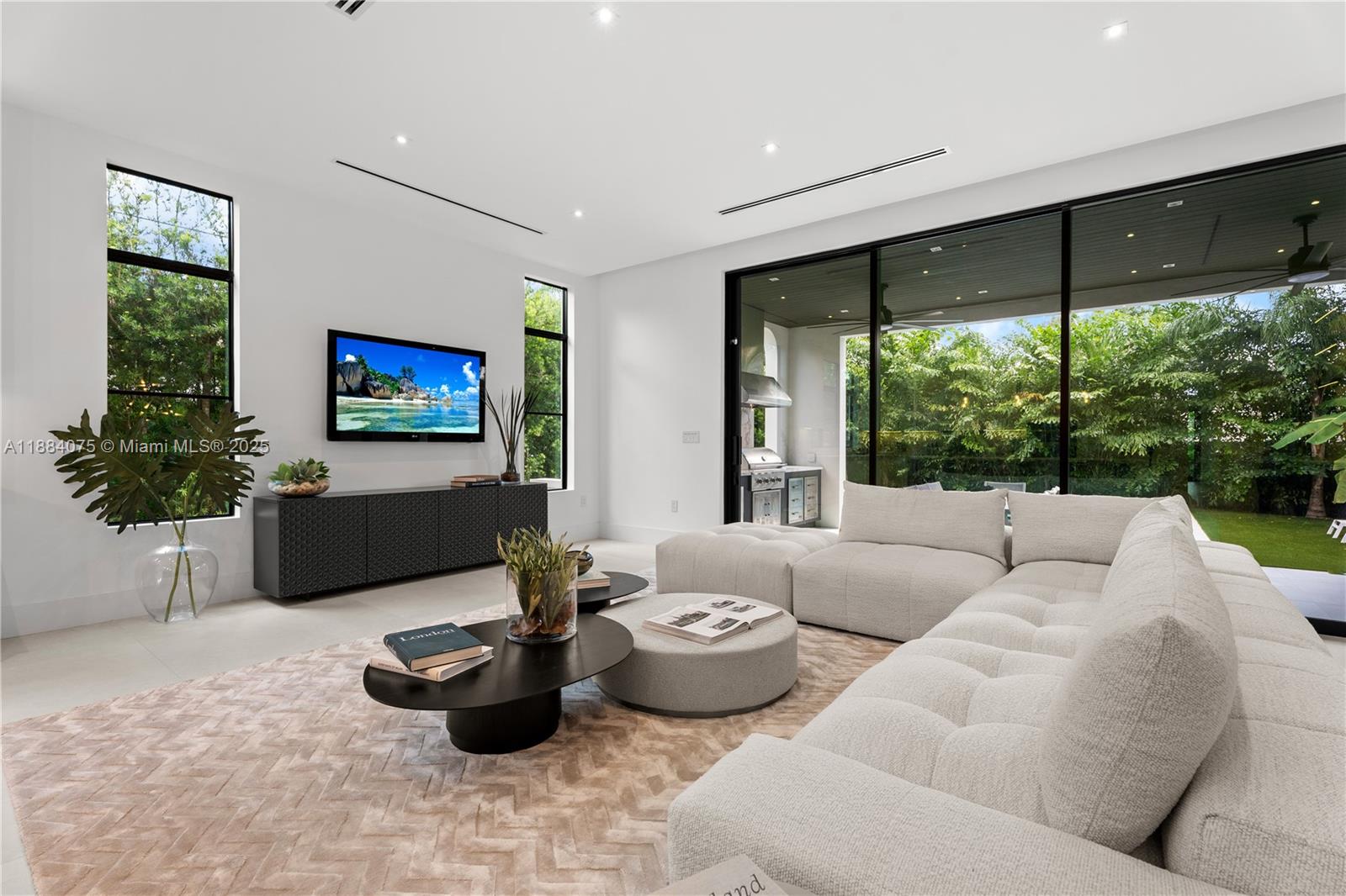 PALM MIAMI AMD - Residential