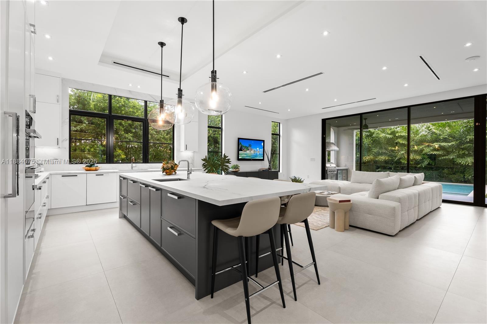 PALM MIAMI AMD - Residential