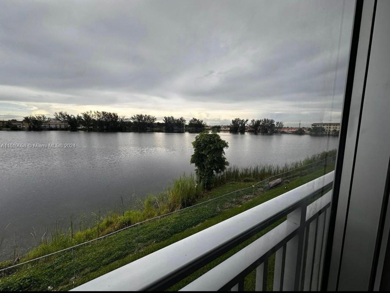 VISTA DEL LAGO I CONDO - Residential