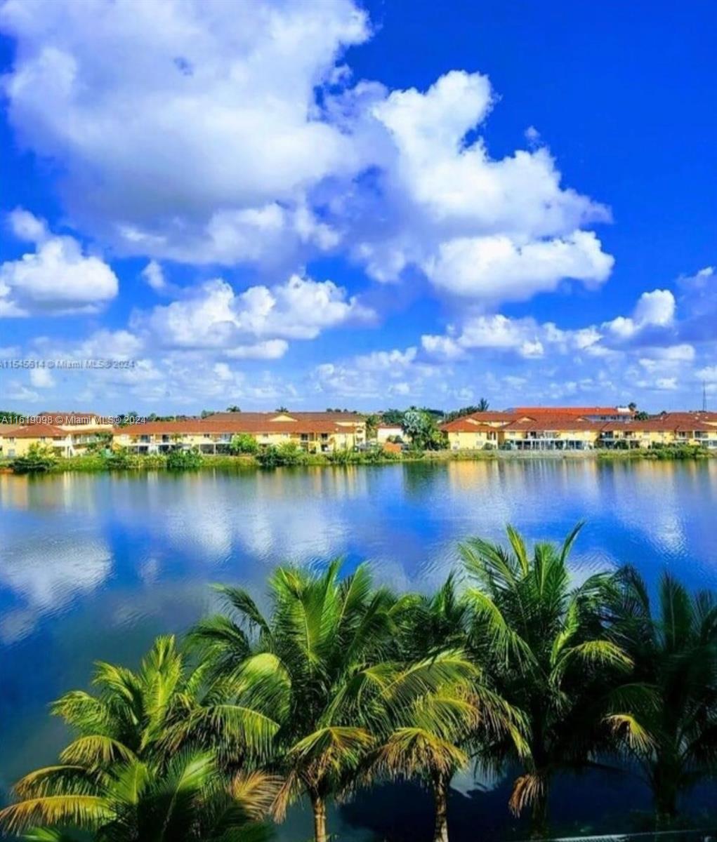 VISTA DEL LAGO I CONDO - Residential