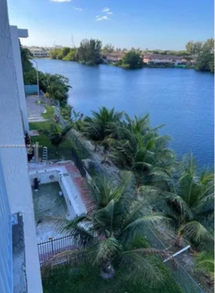 VISTA DEL LAGO I CONDO - Residential