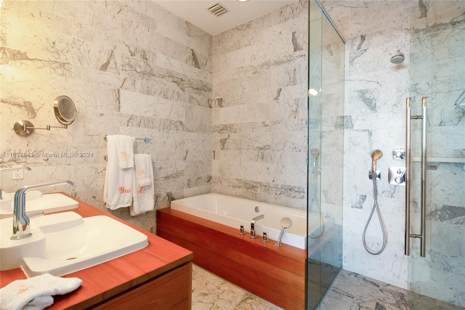 DINNER KEY - Residential