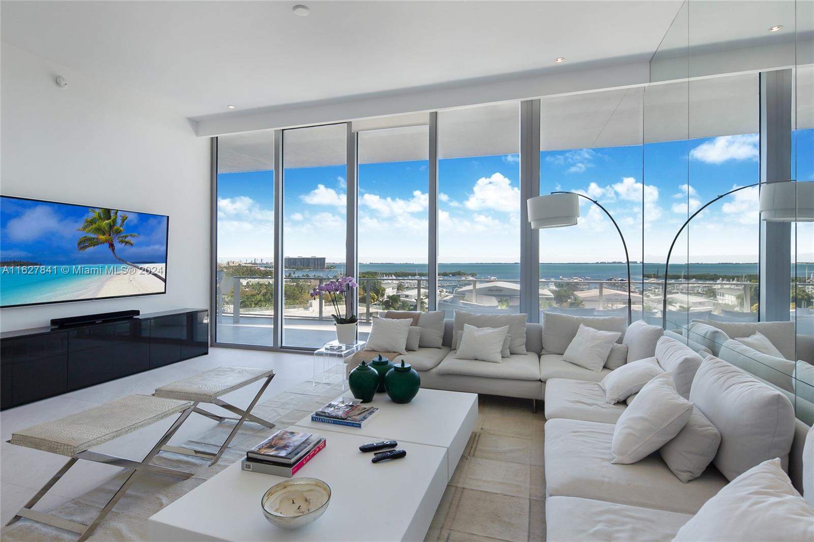 DINNER KEY - Residential