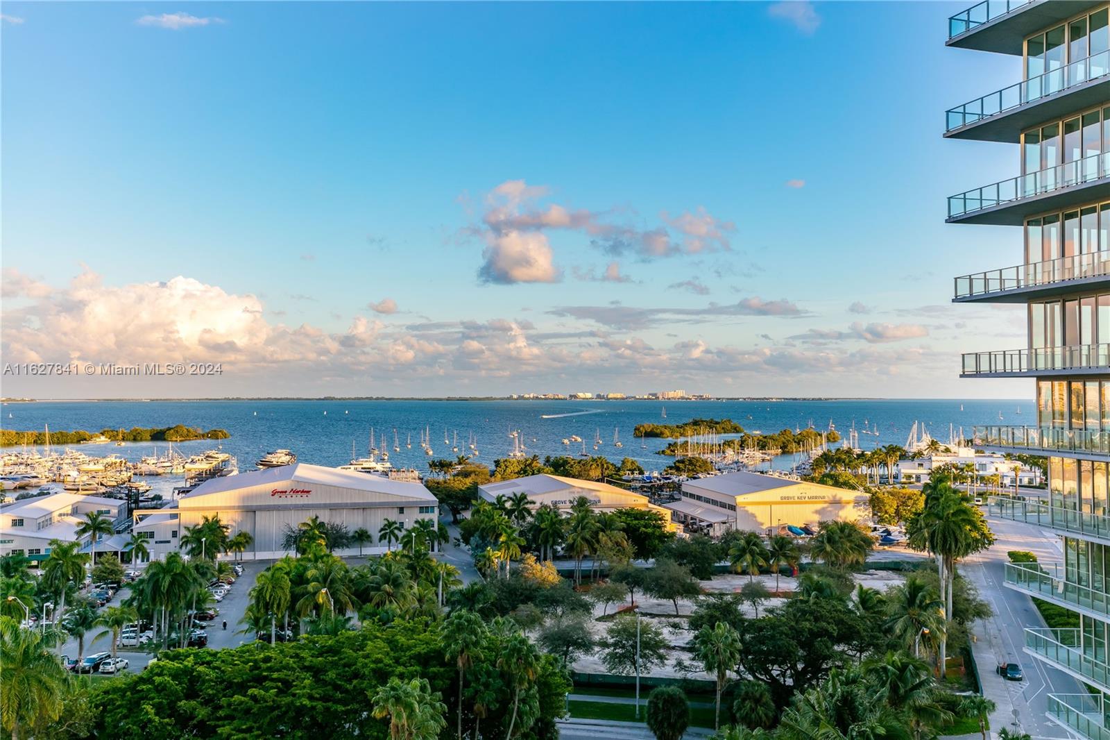 Absolutely astonishing 3 bed / 3.5 bath in Miami’s hottest waterfront luxury condominium. Immense balcony with amazing view of the ocean and breathtaking sunset, very spacious interior with 12ft ceiling. Building offers high end design amenities including fitness center, rooftop pool, spa, pet spa, children’s playroom, and library.