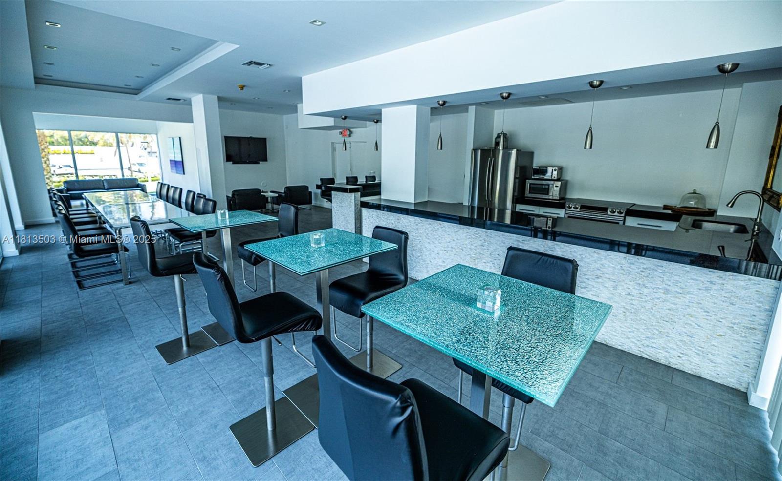 VANTAGE VIEW CONDO - Residential