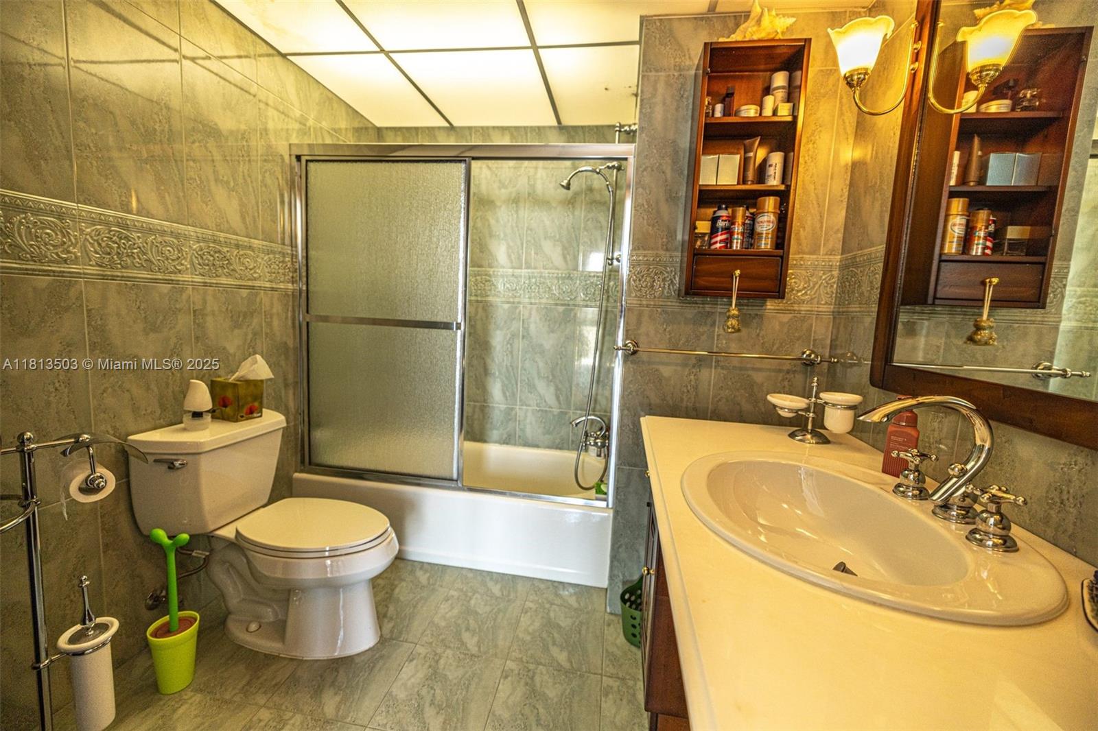 VANTAGE VIEW CONDO - Residential