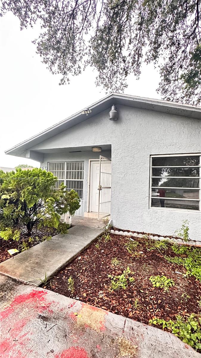 Updated Duplex in up and coming 7th Avenue corridor area, just west of Miami Shores. Property has updated kitchen and bathroom, central air unit and tile flooring. Conveniently located within walking distance from hospital and mass transit.