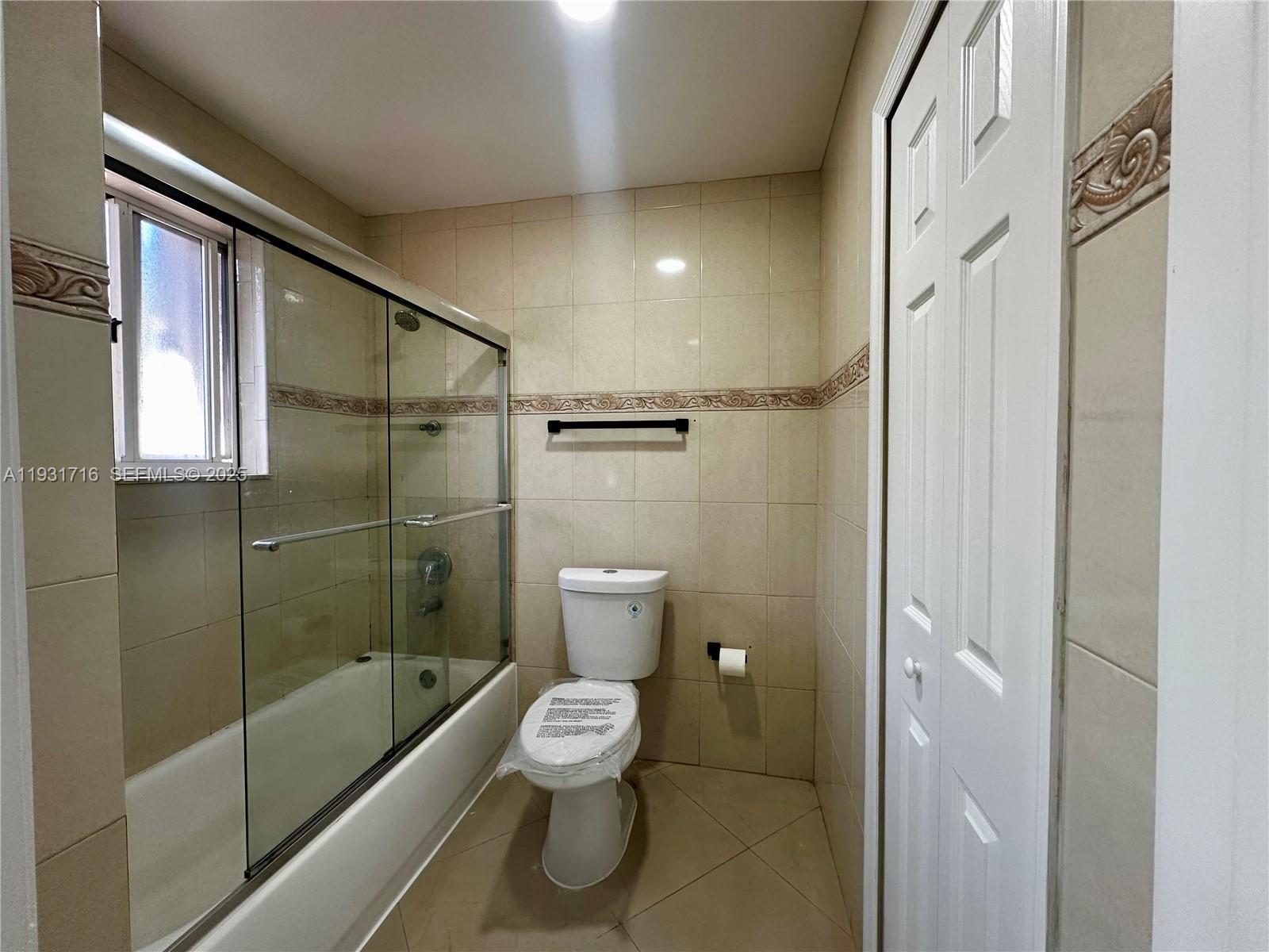 DORAL GRAND CONDO - Residential Lease