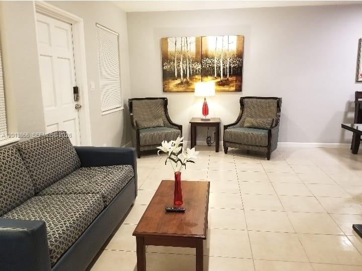 HOLLYWOOD SOUTH SIDE ADD - Residential Lease