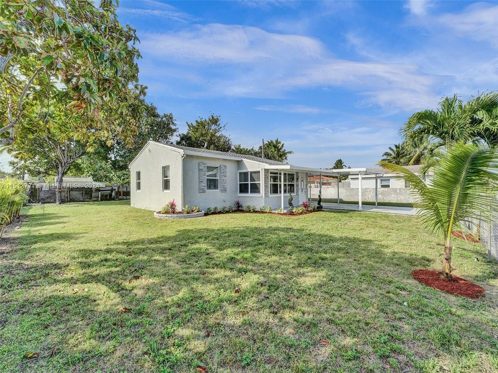 Photo of 1220 S 24th Ave, Hollywood, FL 33020 (MLS # A11513771)
