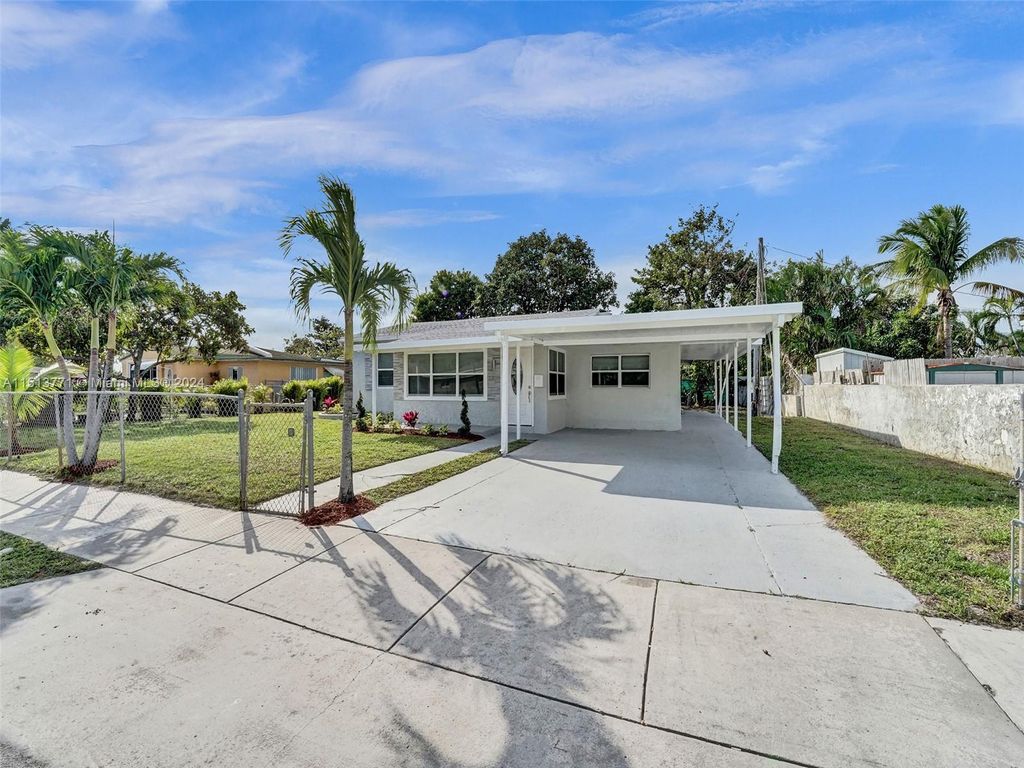 Photo of 1220 S 24th Ave, Hollywood, FL 33020 (MLS # A11513771)