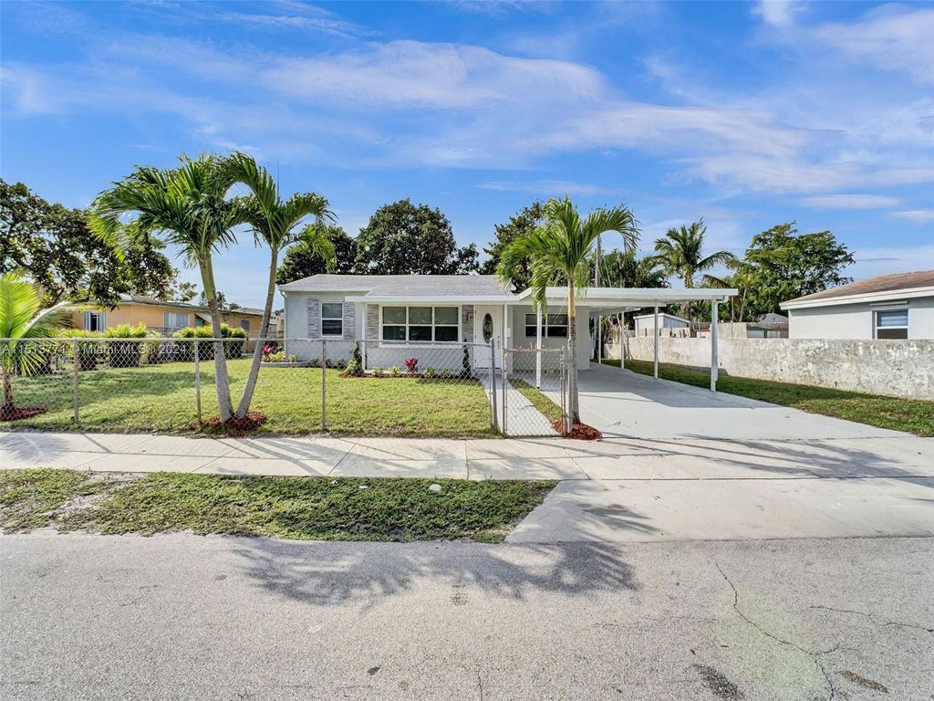 Photo of 1220 S 24th Ave, Hollywood, FL 33020 (MLS # A11513771)