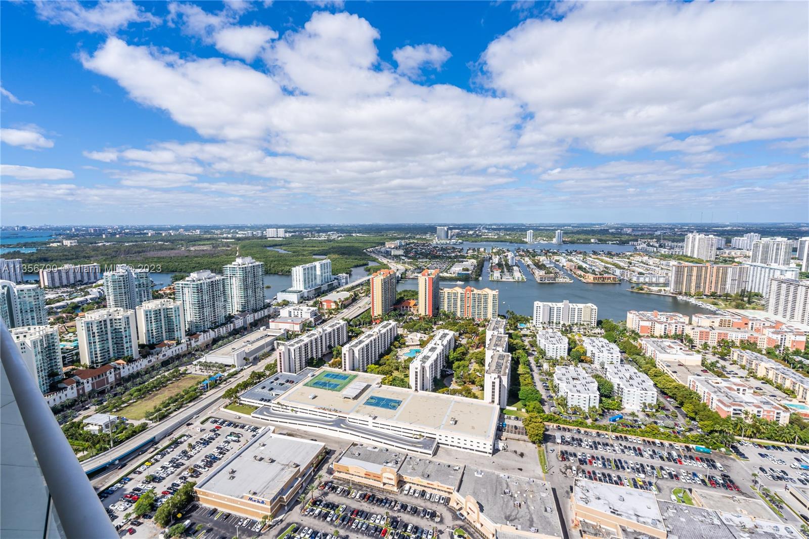 JADE SIGNATURE CONDO - Residential