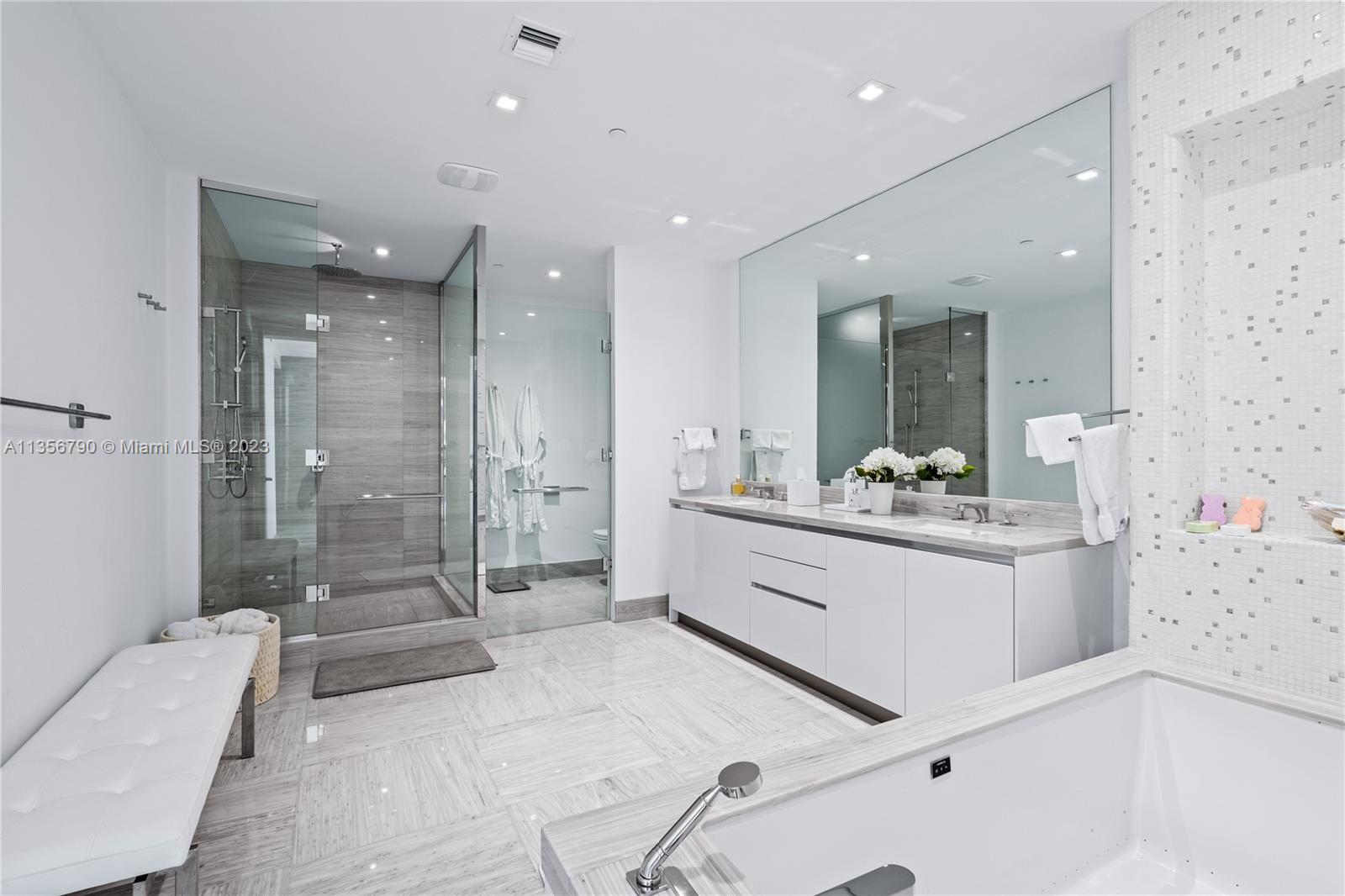 JADE SIGNATURE CONDO - Residential