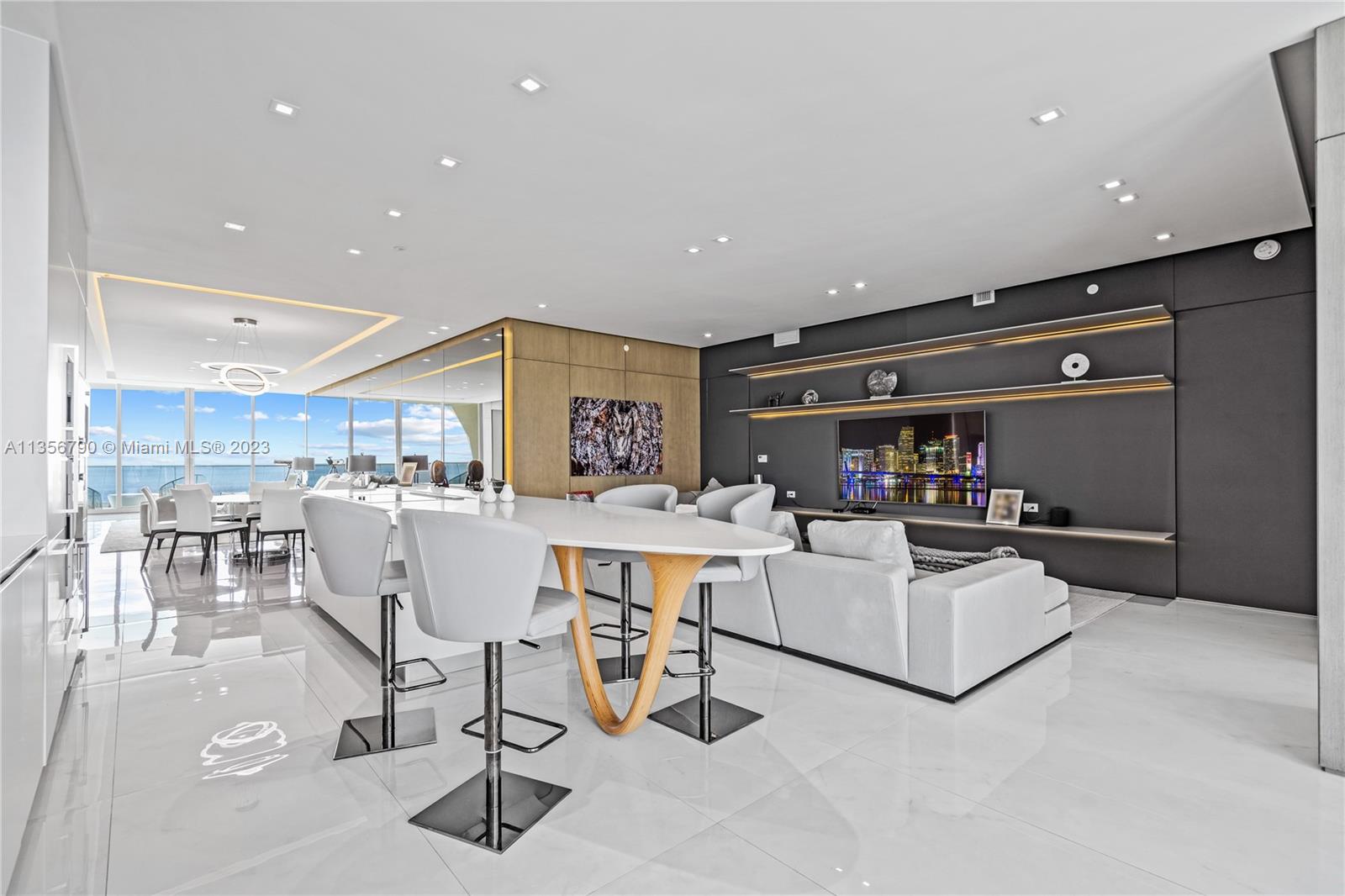 JADE SIGNATURE CONDO - Residential