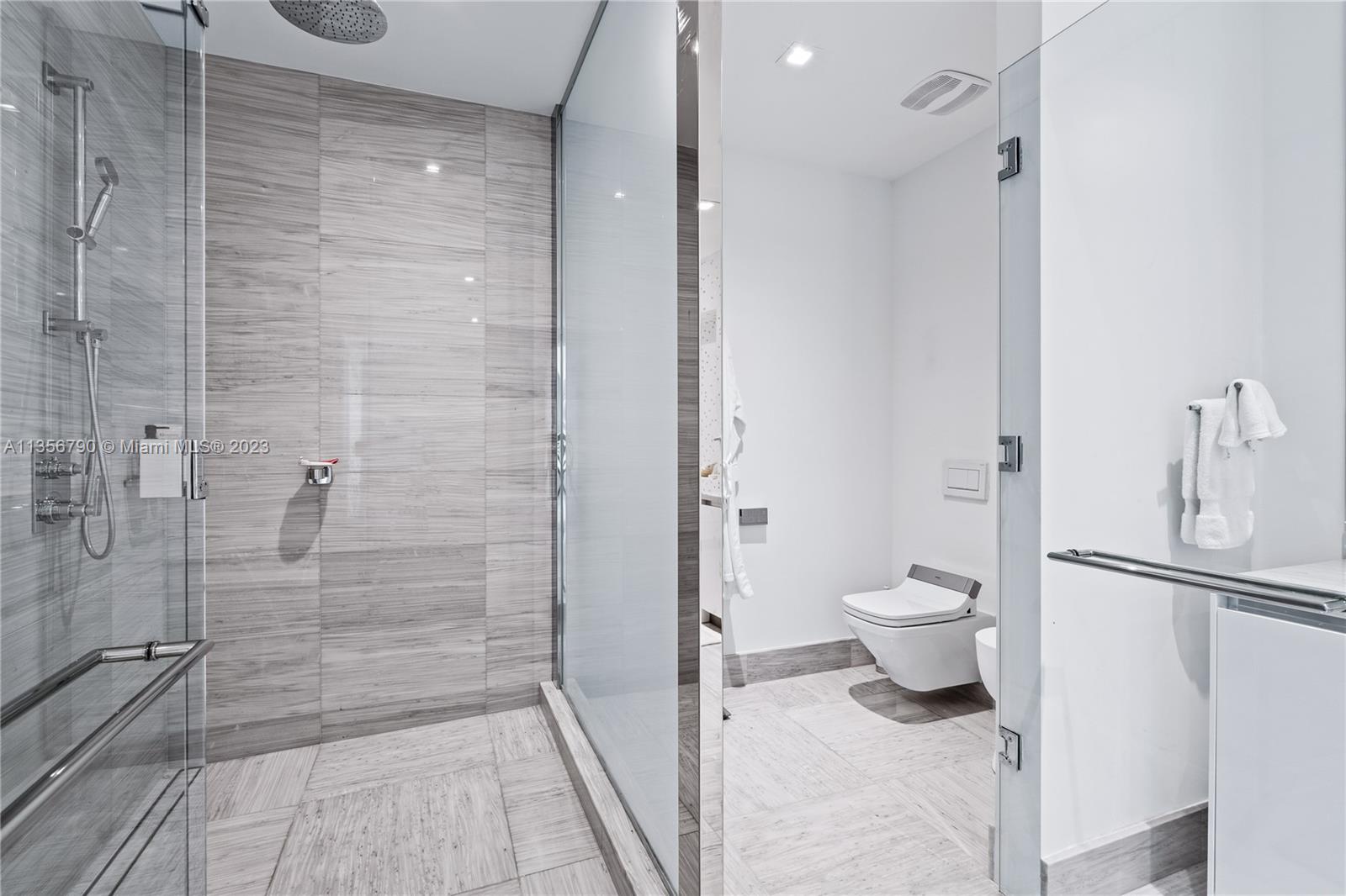 JADE SIGNATURE CONDO - Residential