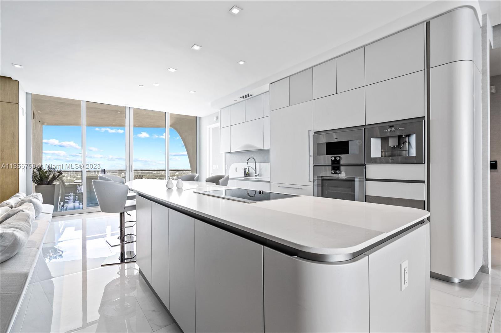 JADE SIGNATURE CONDO - Residential