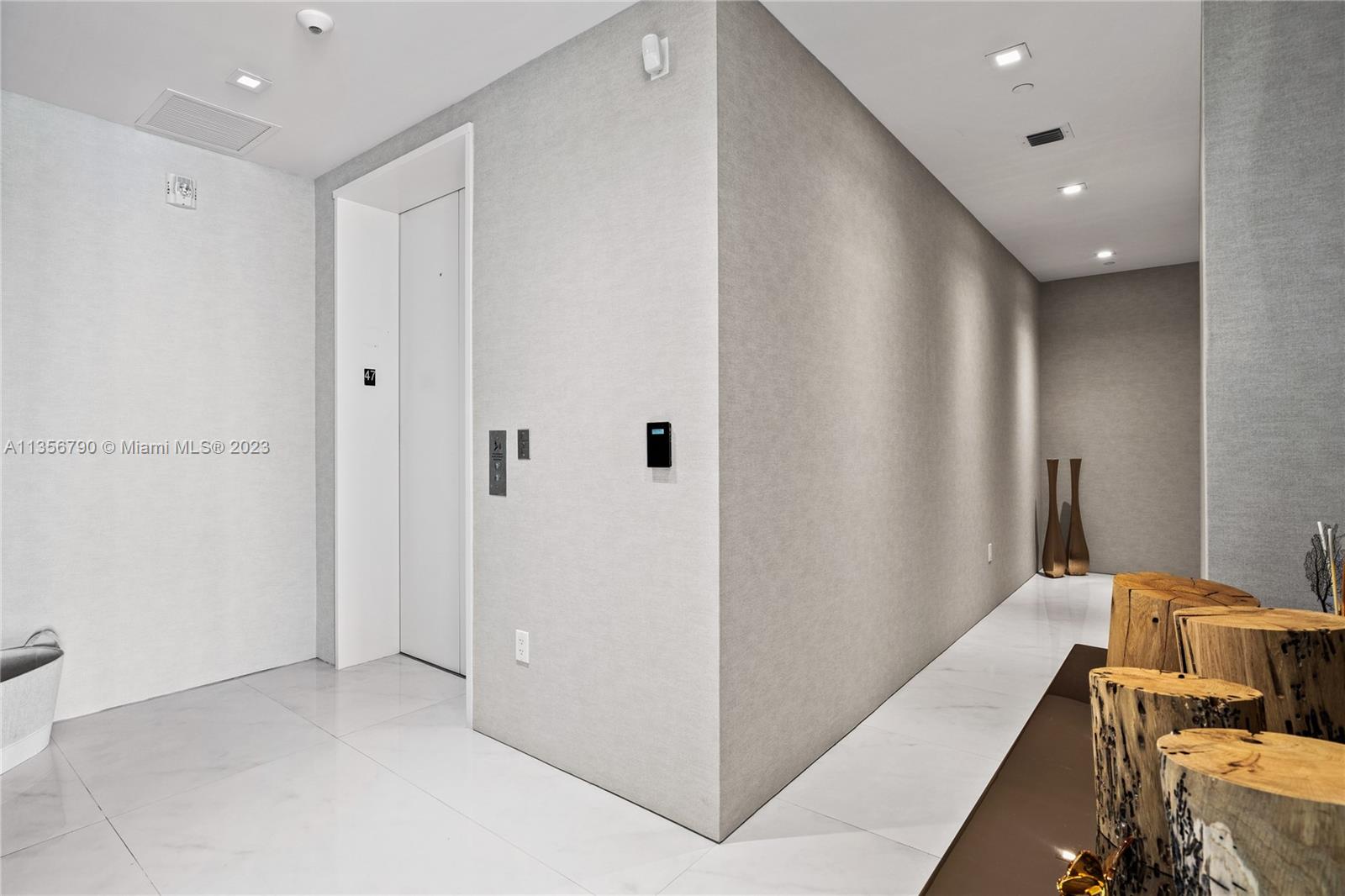 JADE SIGNATURE CONDO - Residential